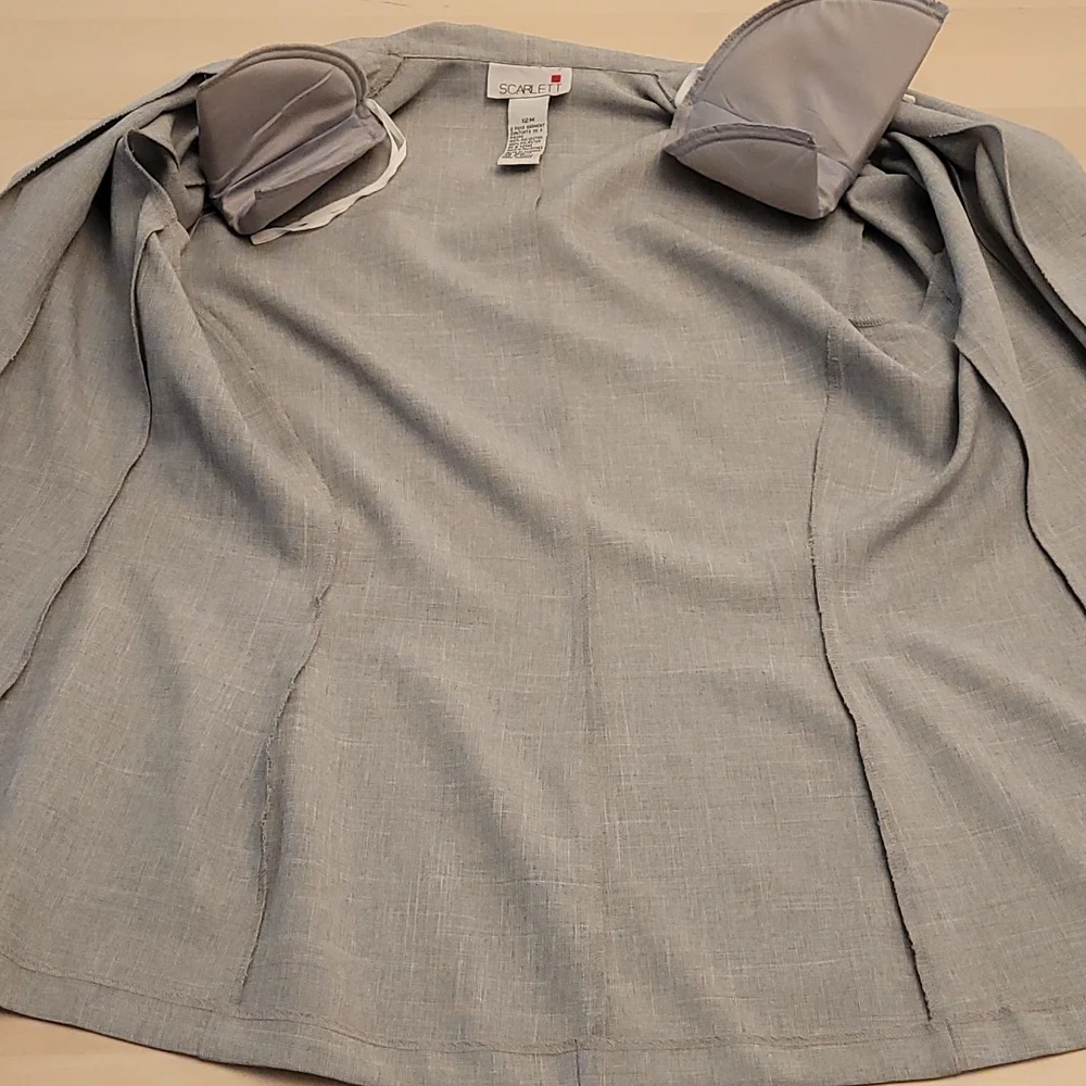 Vintage 1980s Scarlet Pleated Grey Pantsuit with Slit and Button Details - Picture 9 of 16